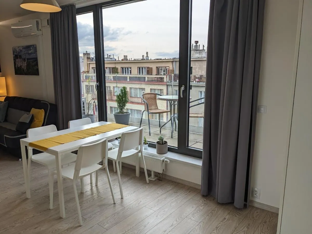 Cozy Apartment With Big Terrace In Central Prague - Karlin